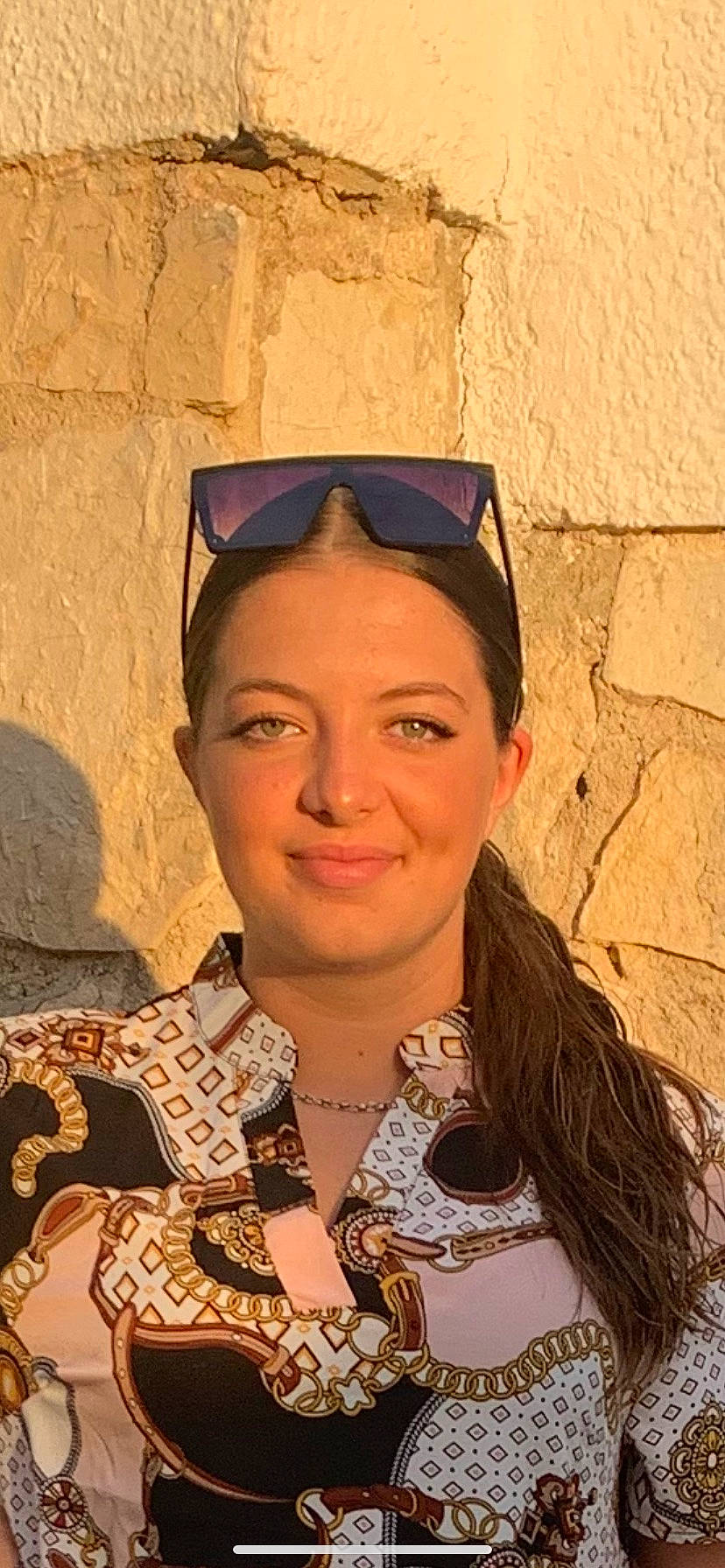 Lola participe au concours pour gagner de l'argent avec cette photo : art, chin, eye, eyebrow, eyewear, forehead, fun, happy, head, headgear, history, jewellery, joy, landscape, neck, person, portrait, portrait_photography, smile, temple