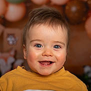 Grégory a rejoint le concours — aidez-le/la à gagner de superbes lots ! animal, applique, baby, babylaughing, balloon, bodypart, cat, face, finger, hand, happy, head, laughing, mouth, person, pet, photography, portrait, smile, teeth