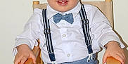 Louis a rejoint le concours — aidez-le/la à gagner de superbes lots ! accessory, blue_eyes, blue_pants, bow_tie, boy, bracelet, casual, child, cute, fashion, hair_spikes, happy, indoor, portrait, seated, smiling, suspenders, toddler, white_shirt, wooden_chair