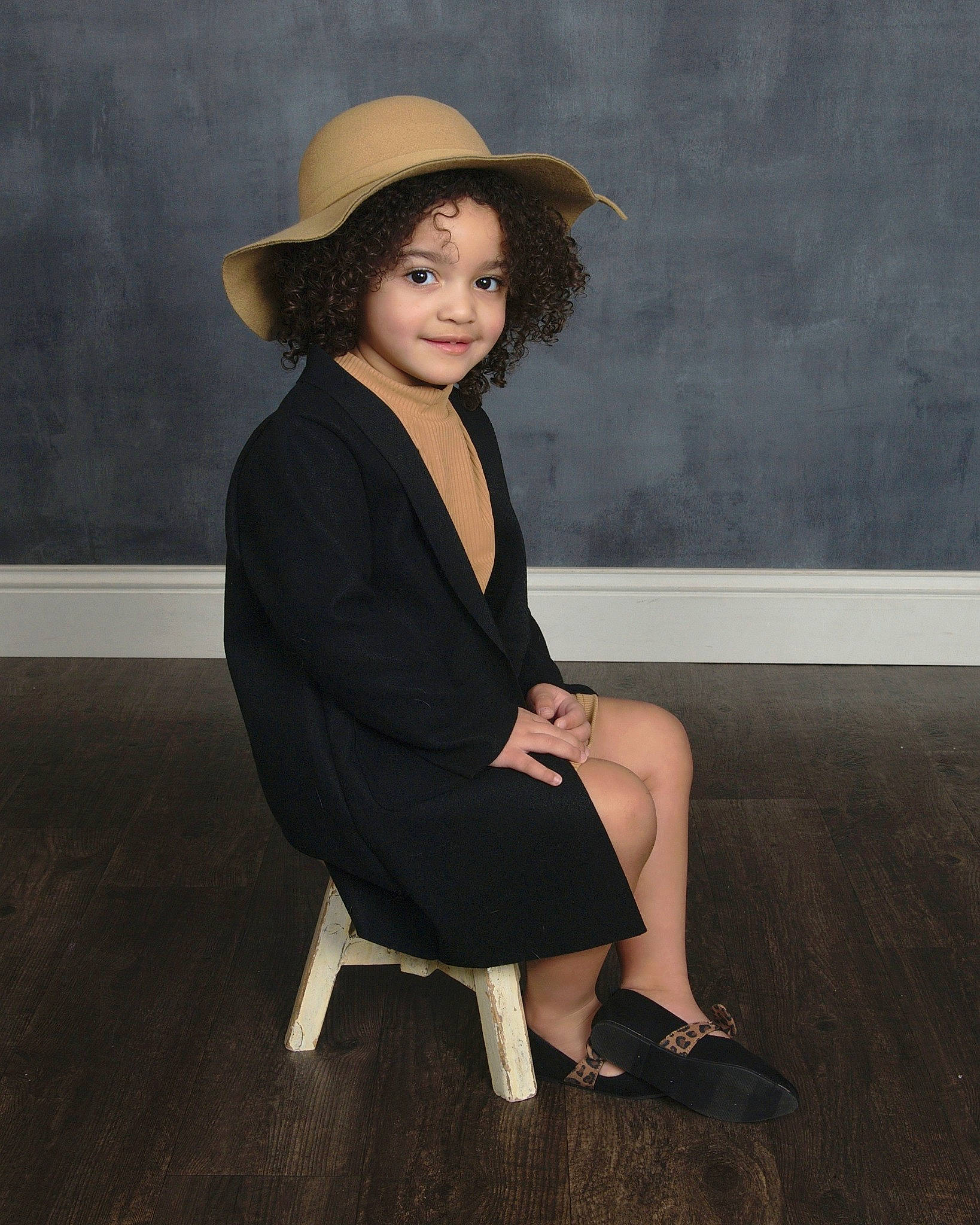 Cadence is registered to the contest to win money with this photo: black_hair, blazer, brown_hair, collar, electric_blue, fashion_accessory, fashion_design, fashion_model, flash_photography, formal_wear, hat, human_leg, joint, joy, knee, long_hair, person, sandal, sleeve, smile