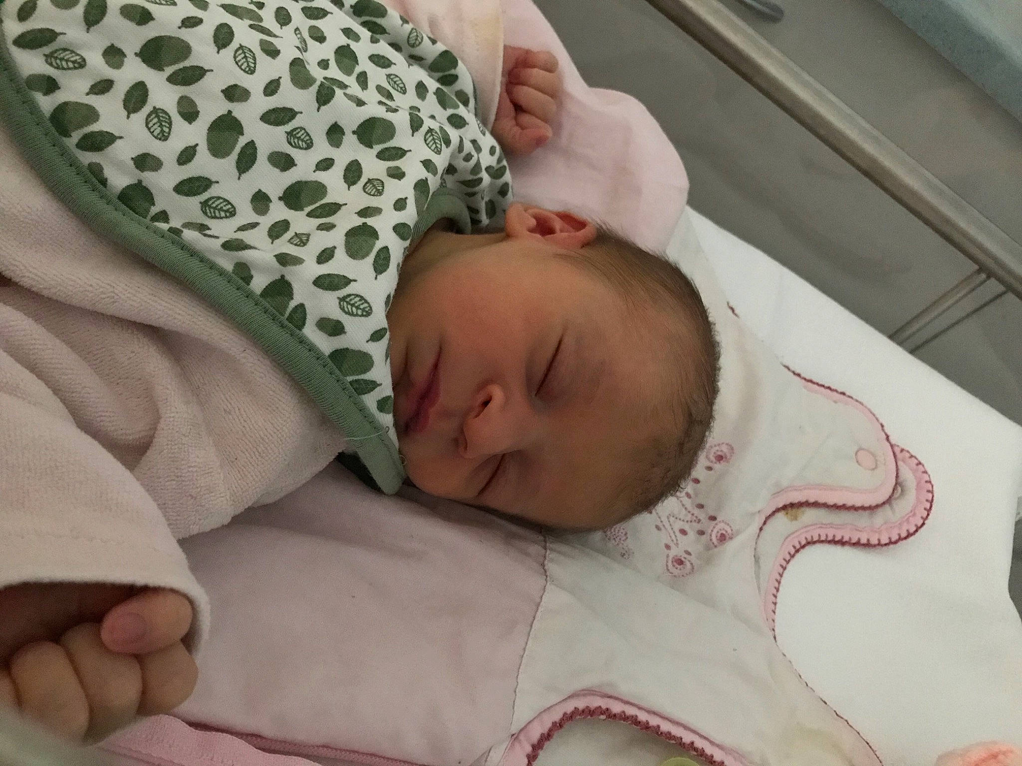 Elenna participe au concours pour gagner de l'argent avec cette photo : baby, baby_sleeping, bedtime, birth, cheek, child, hand, nap, person, skin, sleep, toddler