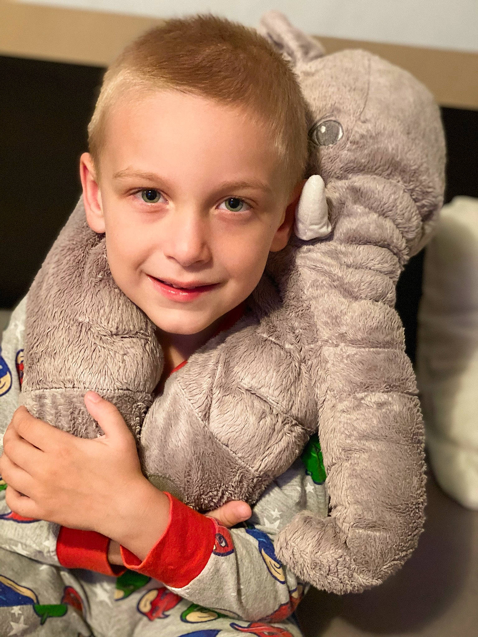 Ianis is registered to the contest to win money with this photo: baby, cheek, chin, eye, face, finger, flash_photography, gesture, glove, hairstyle, hand, happy, head, human_body, iris, joy, mouth, nose, person, skin