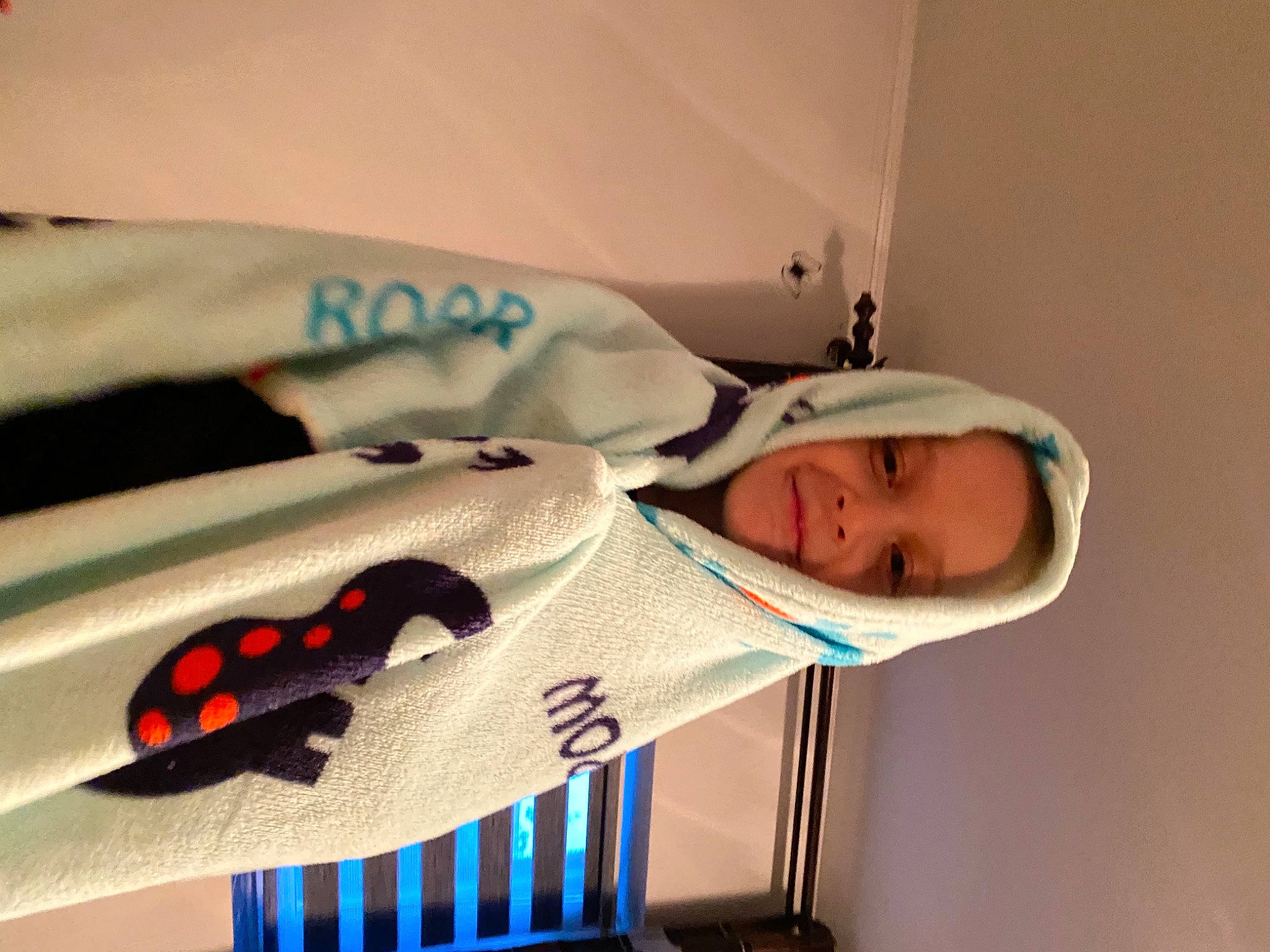 Ianis is registered to the contest to win money with this photo: arm, baby_products, bed, bedding, carmine, child, comfort, elbow, font, hand, hat, joy, linens, mammal, pattern, person, personal_protective_equipment, room, sleeve, t_shirt