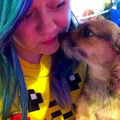 Lulu is registered to the contest to win money with this photo: