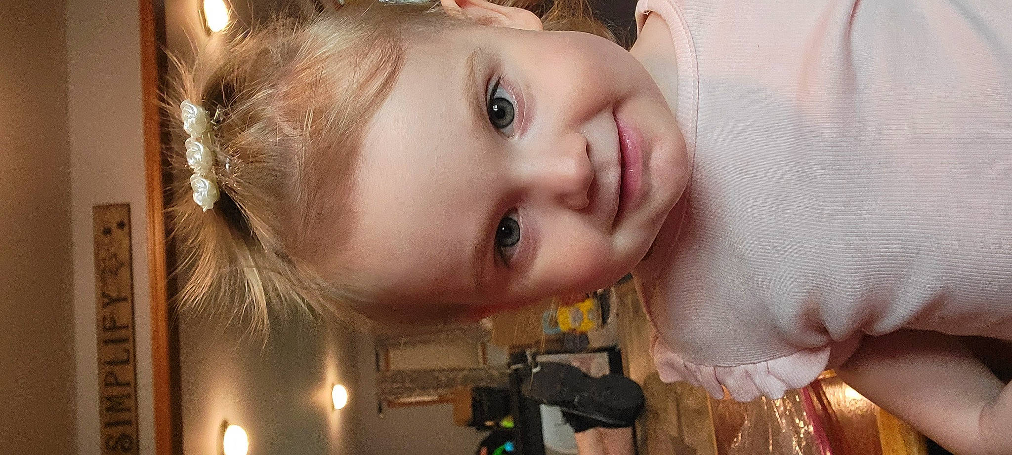 Iris is registered to the contest to win money with this photo: cheek, chin, eye, eyebrow, eyelash, face, facial_expression, flash_photography, forehead, hairstyle, head, human, iris, joy, lip, mouth, nose, organ, person, photograph