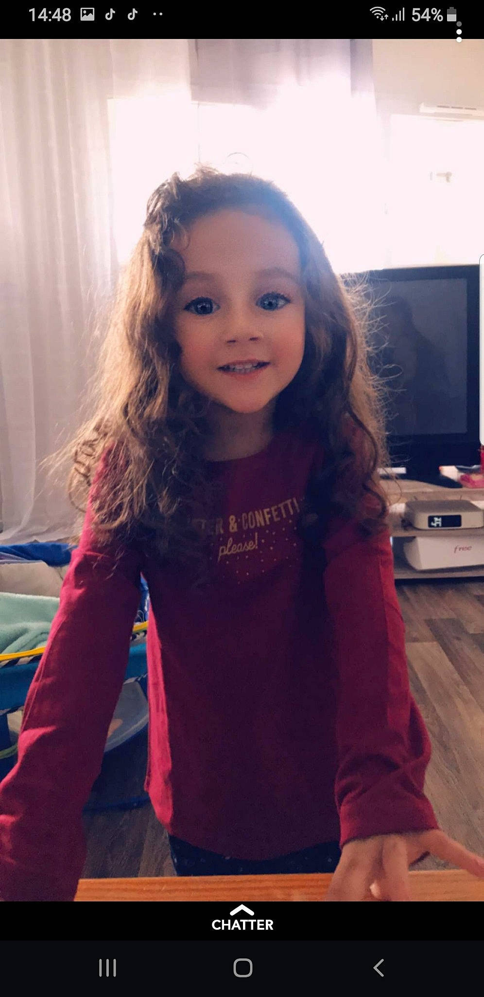 Kenza participe au concours pour gagner de l'argent avec cette photo : beauty, brown_hair, cheek, child, child_model, chin, eye, face, forehead, hair, hairstyle, head, joy, lip, long_hair, nose, person, shoulder, skin, smile