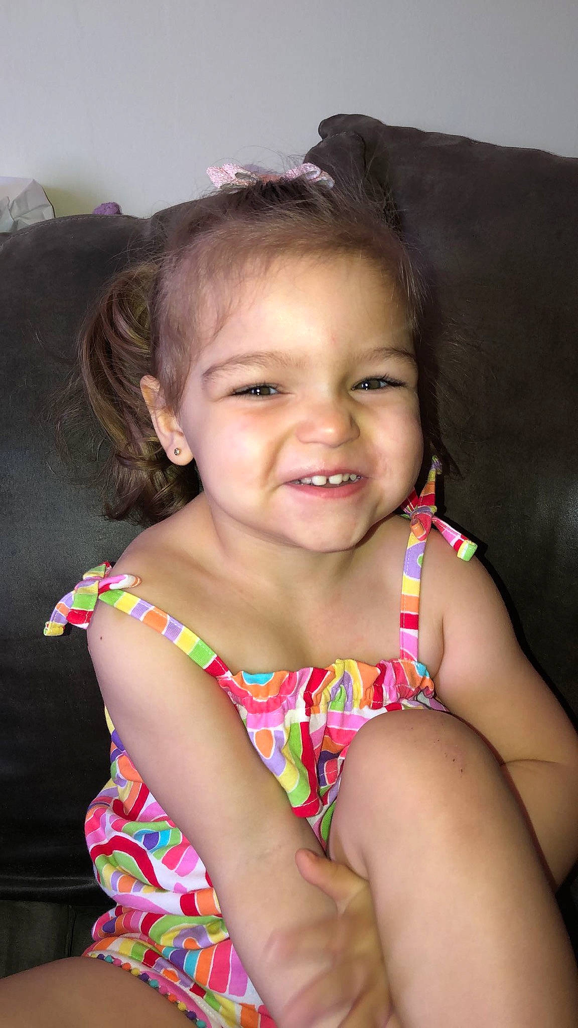 Raphaëlle participe au concours pour gagner de l'argent avec cette photo : arm, cheek, chin, dress, eye, face, flash_photography, hair, happy, head, human_body, iris, joint, joy, lip, mouth, neck, nose, person, shoulder