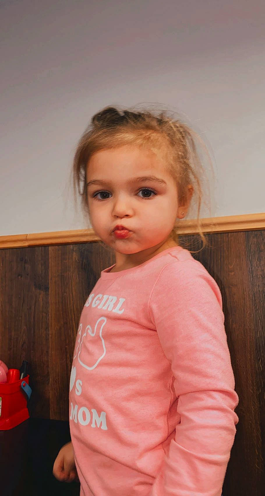 Raphaëlle participe au concours pour gagner de l'argent avec cette photo : baby_toddler_clothing, brown_hair, cheek, child, chin, eye, eyebrow, eyelash, floor, flooring, fun, iris, lip, long_hair, neck, nose, person, skin, sleeve, toddler