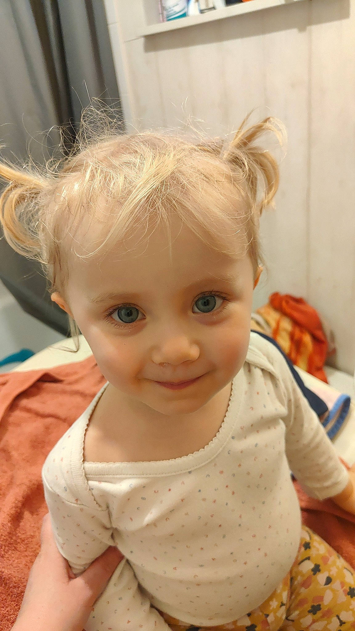 Emie participe au concours pour gagner de l'argent avec cette photo : baby, baby_toddler_clothing, blond, brown_hair, cheek, child, chin, eyebrow, eyelash, flooring, happy, human_body, iris, joy, lip, mouth, nose, person, skin, smile