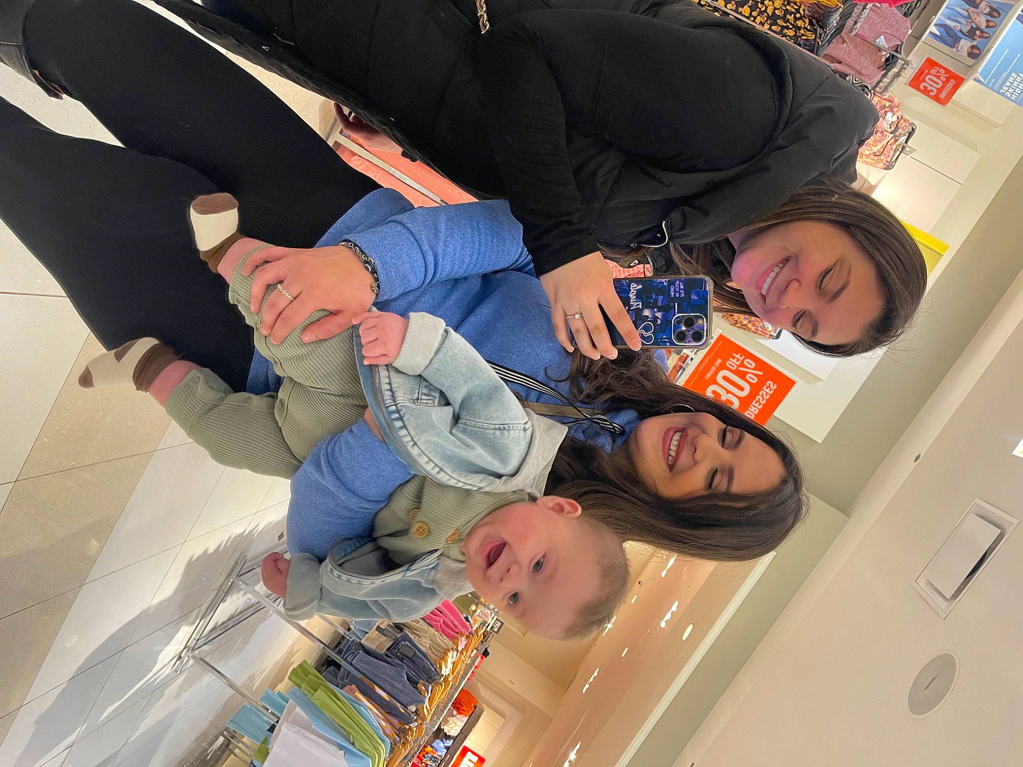 Carlos is registered to the contest to win money with this photo: child, comfort, engineering, eyewear, finger, fun, gesture, joy, lap, machine, nail, person, room, space, t_shirt, thigh, tie, wrist