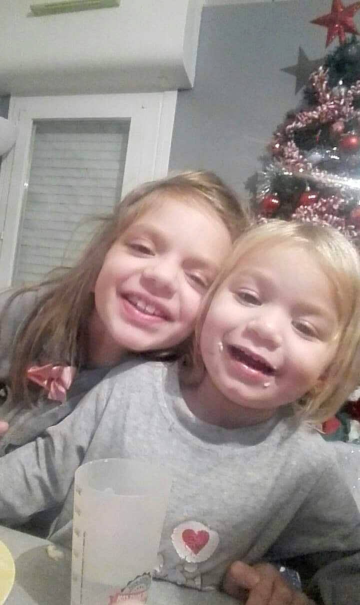 Elsa a rejoint le concours — aidez-le/la à gagner de superbes lots ! blond, cheek, child, daughter, day, emotion, face, fun, girl, hair, head, human_hair_color, joy, mouth, nose, organ, person, product, skin, smile