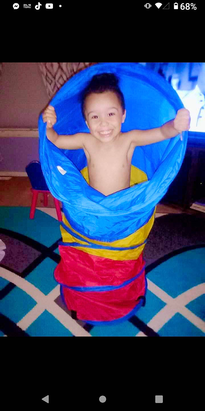 William is registered to the contest to win money with this photo: child, comfort, elbow, electric_blue, event, flash_photography, fun, happy, joy, leisure, magenta, person, recreation, sitting, smile, thumb, tints_and_shades, toddler, world