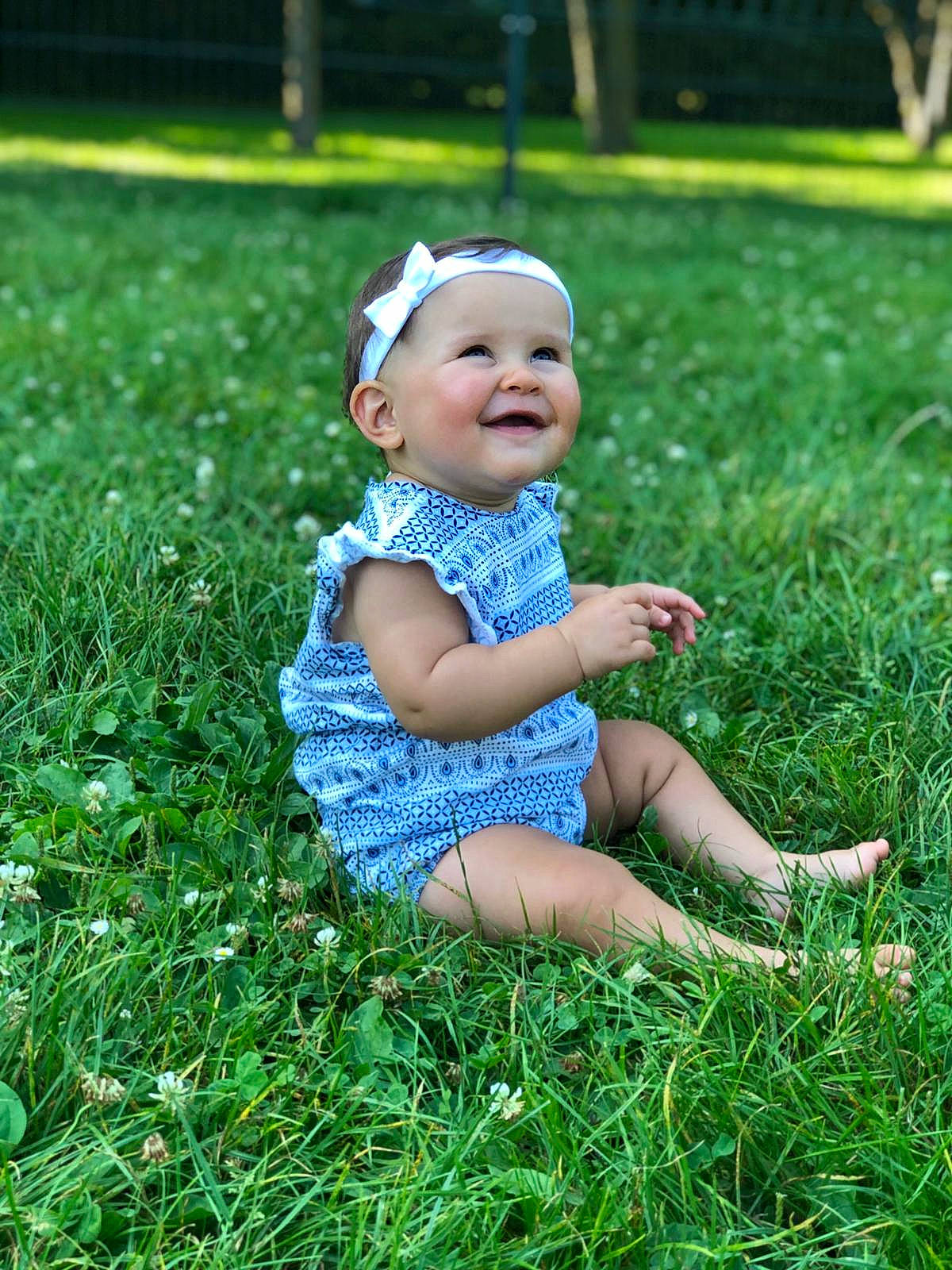 Eden a rejoint le concours — aidez-le/la à gagner de superbes lots ! baby, child, fun, grass, grass_family, green, happy, lawn, meadow, people_in_nature, person, photography, plant, sitting, skin, smile, spring, summer, toddler