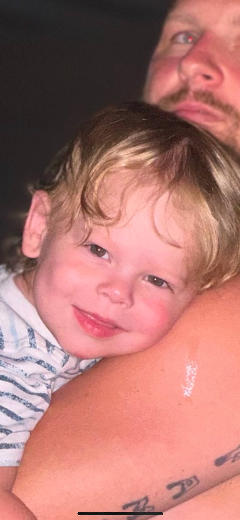 Cyrus is registered to the contest to win money with this photo: arm, cheek, chin, ear, eye, eyebrow, eyelash, facial_expression, forehead, hair, hairstyle, human, human_body, joy, lip, mouth, muscle, neck, nose, person