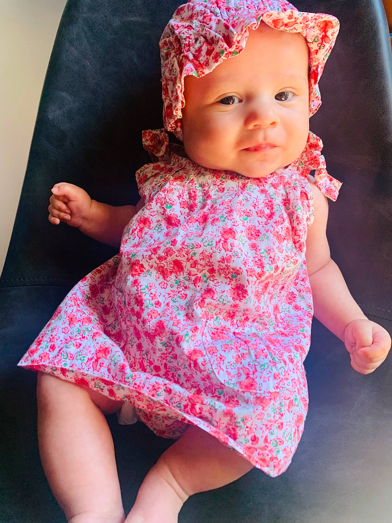 Lanna a rejoint le concours — aidez-le/la à gagner de superbes lots ! baby, baby_toddler_clothing, child, day_dress, dress, face, finger, headgear, headwear, lip, magenta, neck, one_piece_garment, outerwear, person, pink, purple, red, skin, sleeve