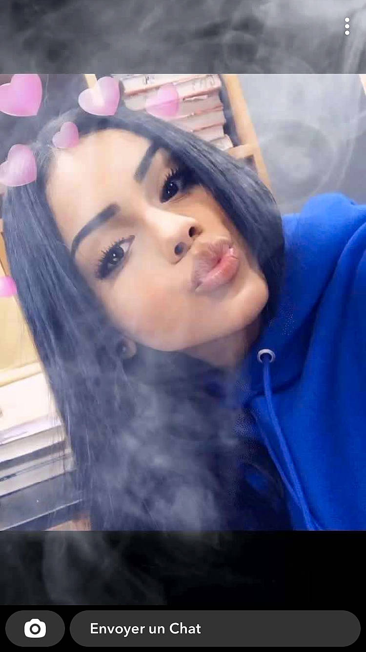 Kayla a rejoint le concours — aidez-le/la à gagner de superbes lots ! bangs, black_hair, cheek, cool, electric_blue, eyebrow, eyelash, flash_photography, forehead, fun, happy, iris, jaw, lip, long_hair, magenta, makeover, mouth, nose, person