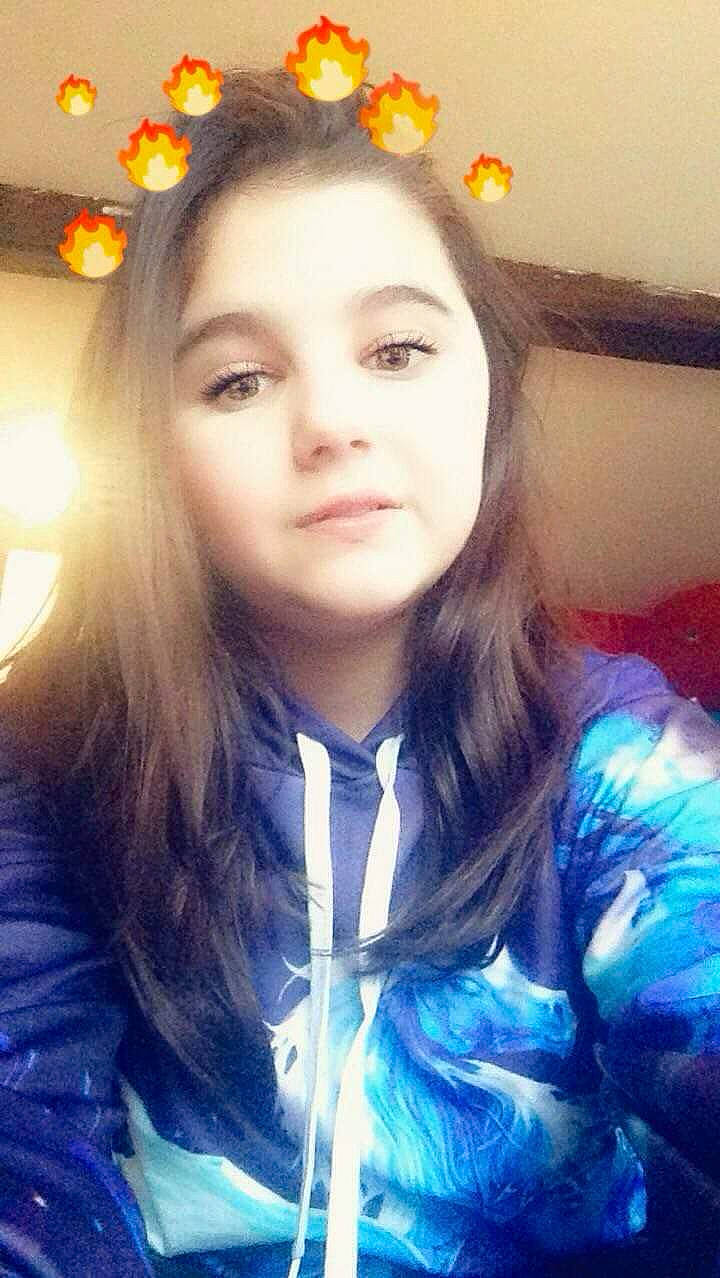 Maéva participe au concours pour gagner de l'argent avec cette photo : beauty, black_hair, blue, cheek, chin, eye, eyebrow, face, forehead, girl, hair, hairstyle, head, human_hair_color, lady, long_hair, nose, person, selfie, smile