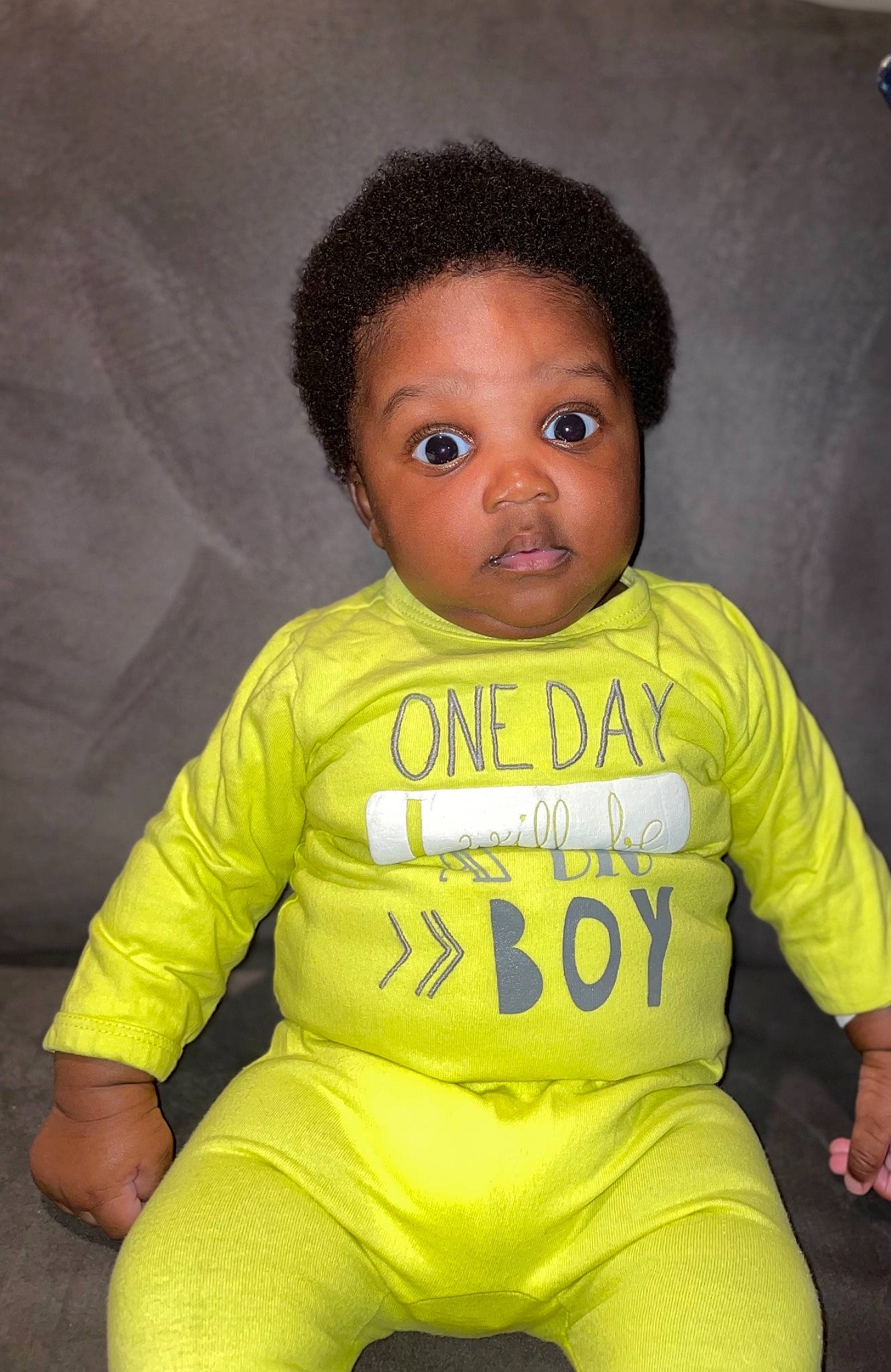 Nathan a rejoint le concours — aidez-le/la à gagner de superbes lots ! afro, arm, baby, baby_toddler_clothing, cheek, child, chin, eye, face, flash_photography, fun, hairstyle, happy, neck, nose, person, sitting, skin, sleeve, t_shirt