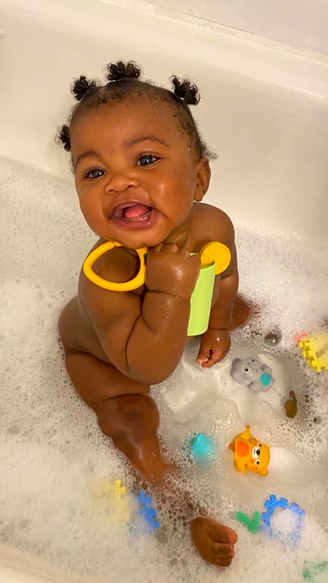 Kyng is registered to the contest to win money with this photo: baby, baby_bathing, bath_toy, bathing, bathroom, bathtub, chest, child, fluid, foam, fun, hair, happy, head, leisure, liquid, person, plumbing, plumbing_fixture, toddler