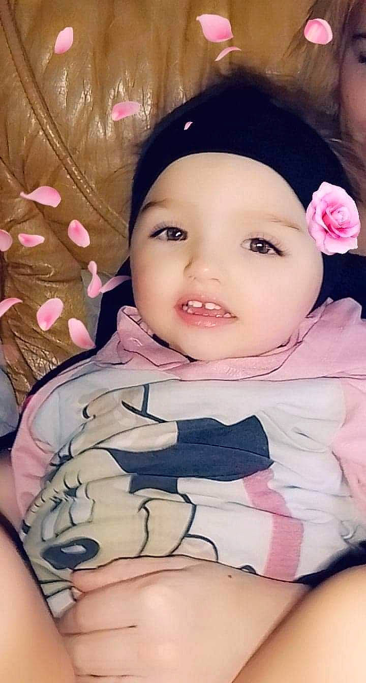 Elyana participe au concours pour gagner de l'argent avec cette photo : baby, beauty, black_hair, cheek, child, ear, eye, face, forehead, happy, head, headwear, lip, mouth, nose, person, pink, skin, smile, toddler