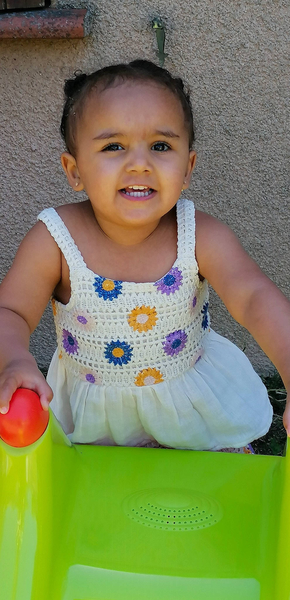 Linayah participe au concours pour gagner de l'argent avec cette photo : baby_toddler_clothing, beauty, child, day_dress, dress, face, fun, happy, head, joy, magenta, pattern, person, pink, play, purple, sitting, skin, sleeve, smile