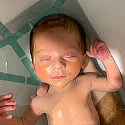 Diego a rejoint le concours — aidez-le/la à gagner de superbes lots ! bathing, bathroom, bathtub, cheek, chest, ear, eyebrow, forehead, gesture, human_body, jaw, lip, mouth, muscle, neck, nose, plumbing_fixture, shoulder, skin, thumb