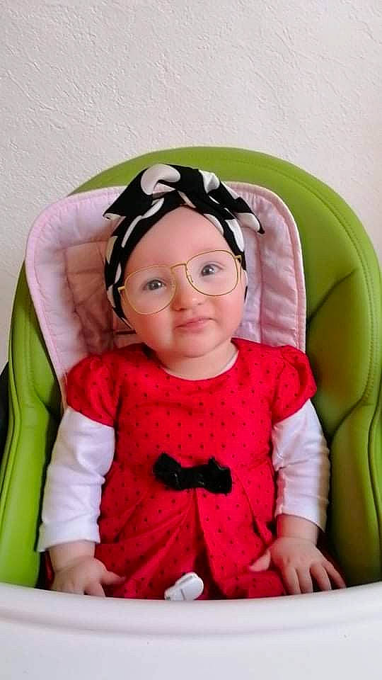 Constance participe au concours pour gagner de l'argent avec cette photo : baby_toddler_clothing, black_hair, cheek, chin, doll, dress, eye, eyelash, gesture, hair, hairstyle, happy, head, headwear, lip, person, pink, product, skin, sleeve