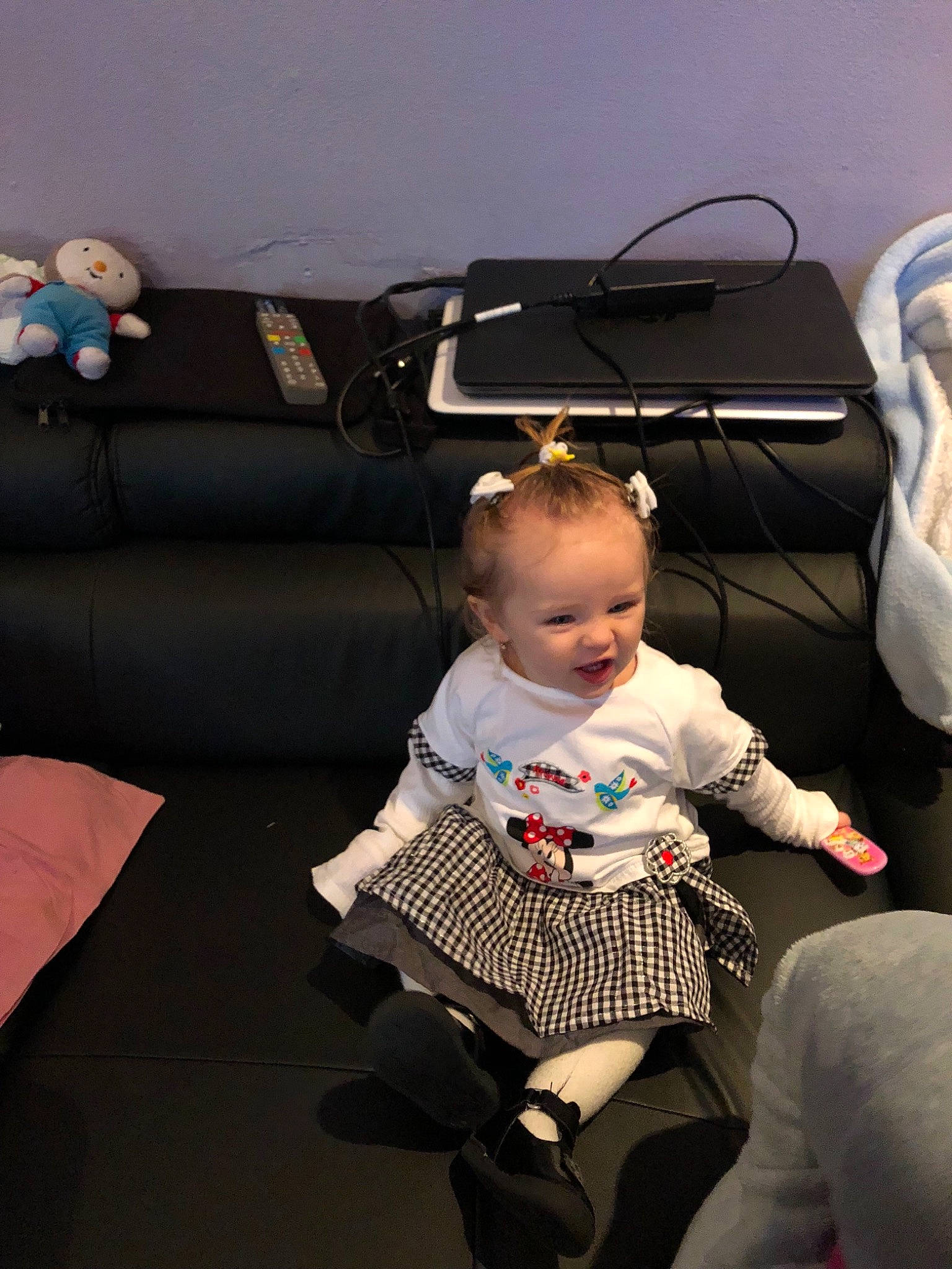 Tate Oceana participe au concours pour gagner de l'argent avec cette photo : baby_products, child, fun, furniture, glasses, infant, person, product, sitting, textile, toddler