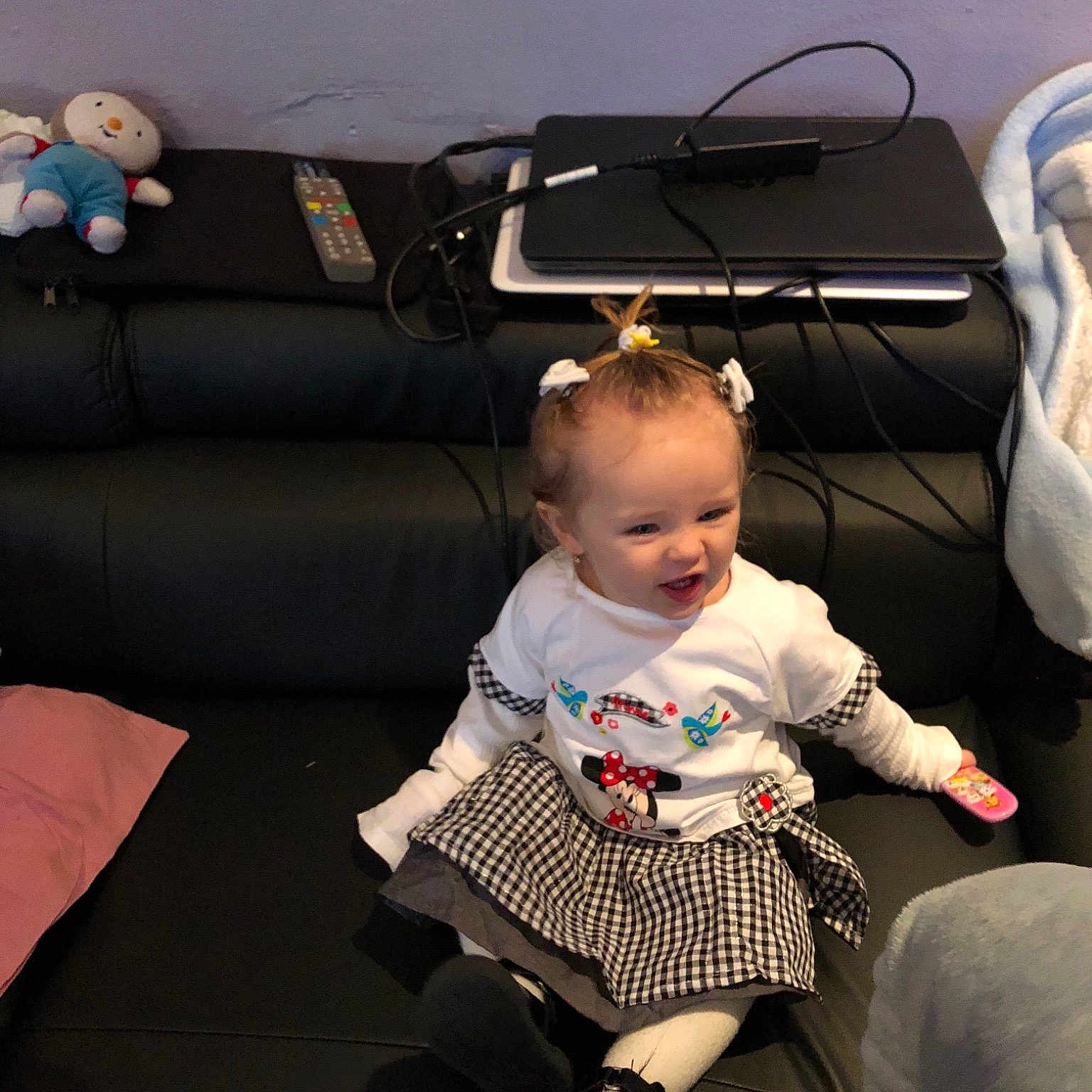 Tate Oceana participe au concours pour gagner de l'argent avec cette photo : baby_products, child, fun, furniture, glasses, infant, person, product, sitting, textile, toddler