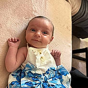 Kamila a rejoint le concours — aidez-le/la à gagner de superbes lots ! baby, infant, child, smiling, face, eyes, clothing, dress, patterned, butterfly, blue, white, skin, hand, lying_down, soft_surface, fabric, cute, portrait, indoors