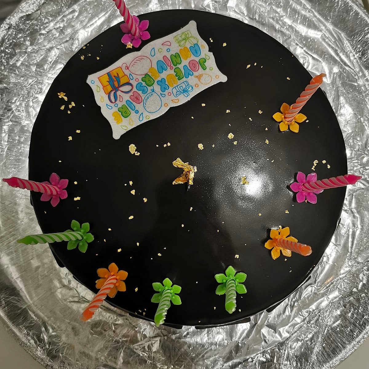 Julia a rejoint le concours — aidez-le/la à gagner de superbes lots ! circle, dishware, platter, serveware