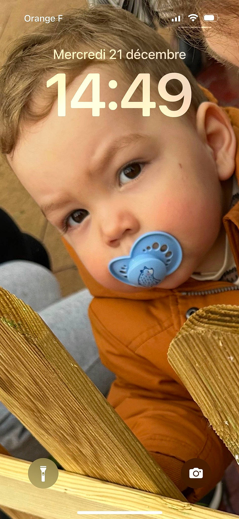 Thibaut a rejoint le concours — aidez-le/la à gagner de superbes lots ! baby, baby_toddler_clothing, cheek, child, chin, ear, eye, eyebrow, eyelash, facial_expression, finger, happy, iris, nose, organ, person, product, skin, sleeve, toddler