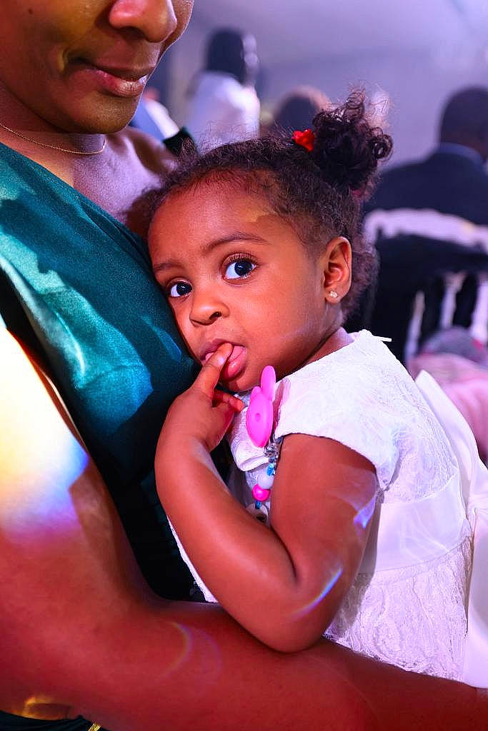 Maïra a rejoint le concours — aidez-le/la à gagner de superbes lots ! adaptation, baby, black_hair, chair, cheek, child, event, flash_photography, formal_wear, fun, gesture, happy, iris, lip, magenta, person, pink, purple, shoulder, skin