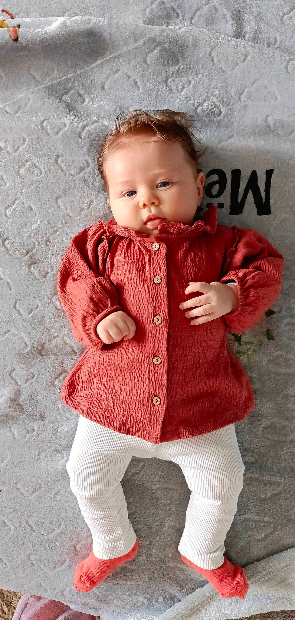 Melÿa a rejoint le concours — aidez-le/la à gagner de superbes lots ! baby_toddler_clothing, cheek, clothing, dress, eye, face, hair, hairstyle, hand, head, human_body, joint, lip, neck, outerwear, person, pink, skin, sleeve, textile