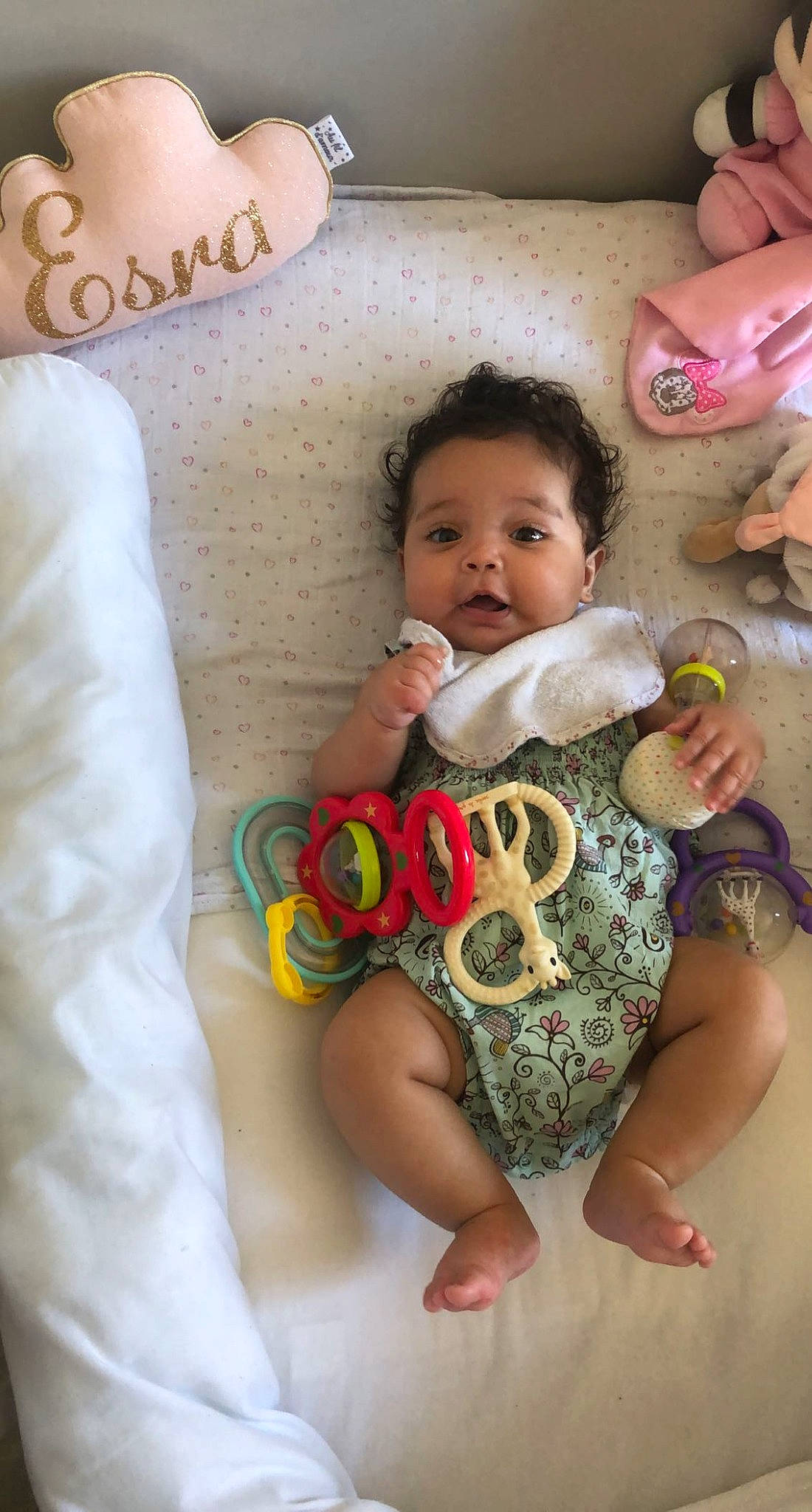 Esra participe au concours pour gagner de l'argent avec cette photo : baby, baby_toddler_clothing, comfort, eye, finger, foot, fun, hairstyle, happy, joint, linens, mouth, neck, person, pink, product, skin, t_shirt, textile, thigh