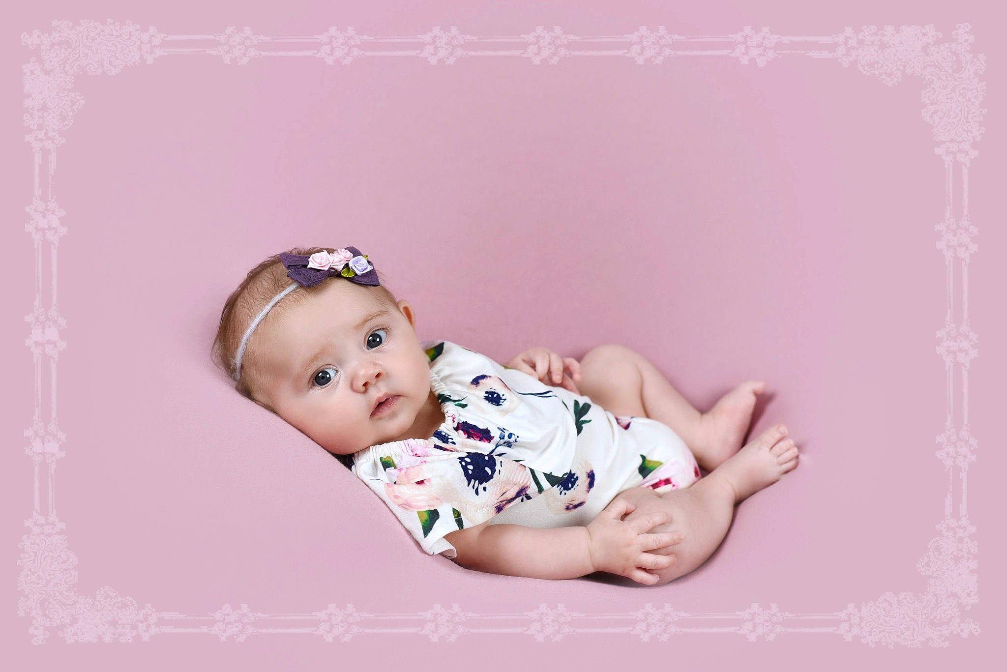Julia a rejoint le concours — aidez-le/la à gagner de superbes lots ! arm, baby, baby_toddler_clothing, child, collar, eyelash, fashion_accessory, flash_photography, font, hair_accessory, happy, headgear, magenta, pattern, person, pink, skin, sleeve, smile, toddler