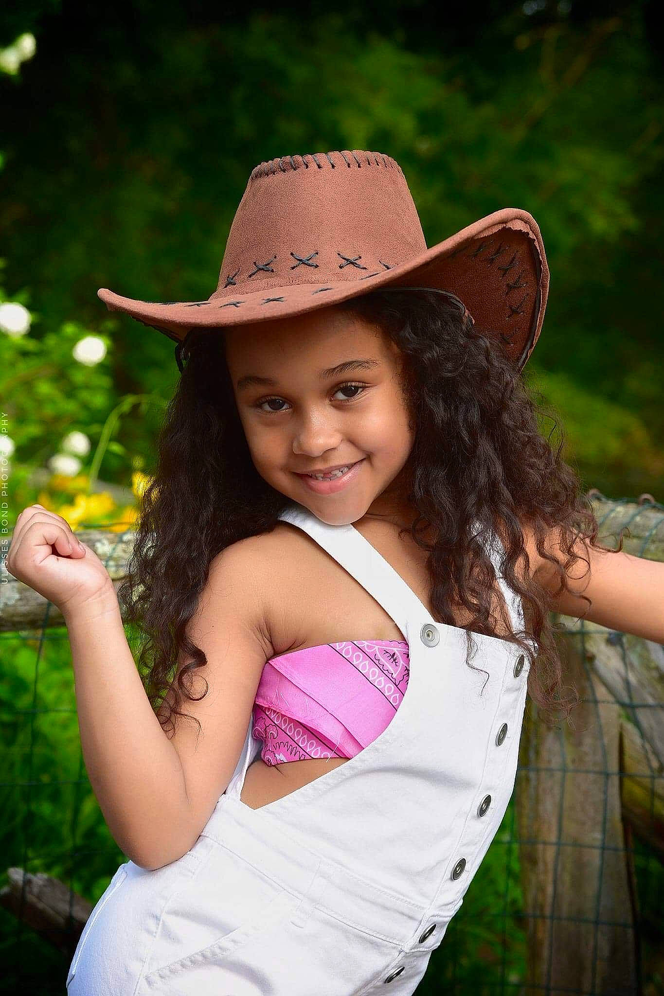 Elliany is registered to the contest to win money with this photo: beauty, black_hair, brown_hair, child_model, clothing, cowboy_hat, fashion_accessory, fawn, happy, hat, headgear, headwear, joy, lady, long_hair, model, people_in_nature, person, photo_shoot, photography
