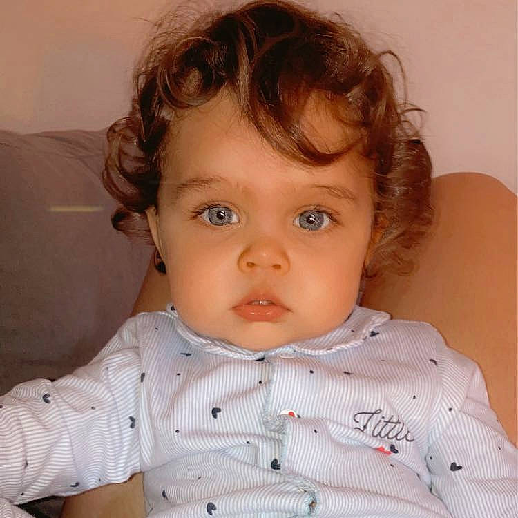 Mia participe au concours pour gagner de l'argent avec cette photo : baby_toddler_clothing, cheek, child, chin, collar, dress_shirt, ear, eyebrow, eyelash, face, forehead, happy, head, iris, lip, neck, nose, person, skin, sleeve