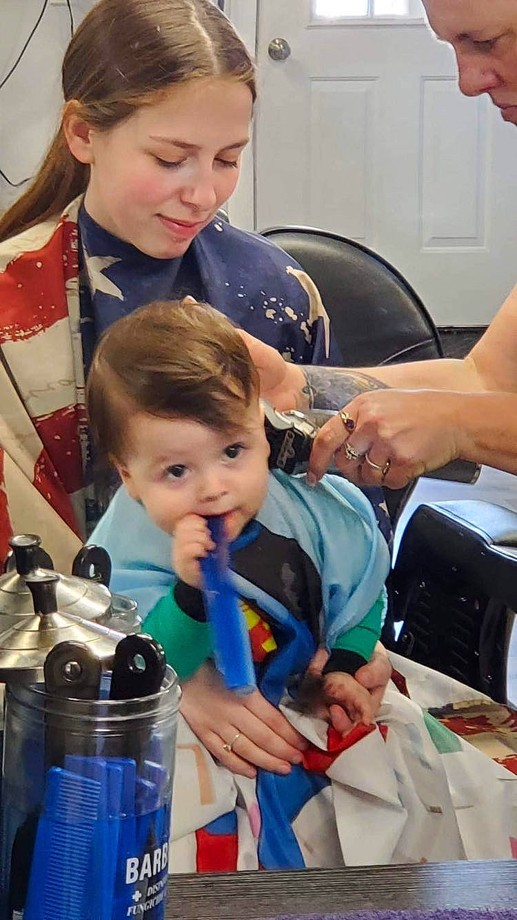 Emilio is registered to the contest to win money with this photo: baby, chair, child, drink, drinkware, electric_blue, event, fun, people, person, plastic, plastic_bottle, room, service, t_shirt, toddler, water_bottle