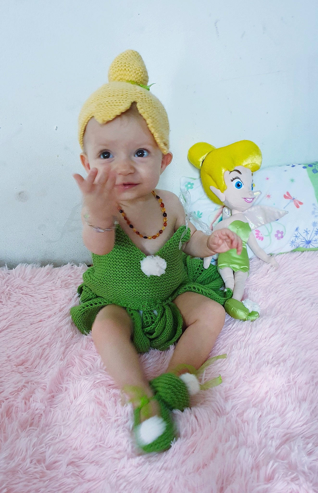 Maely a rejoint le concours — aidez-le/la à gagner de superbes lots ! baby_toys, child, doll, fictional_character, figurine, flower, green, headgear, person, plant, stuffed_toy, toddler, toy, yellow