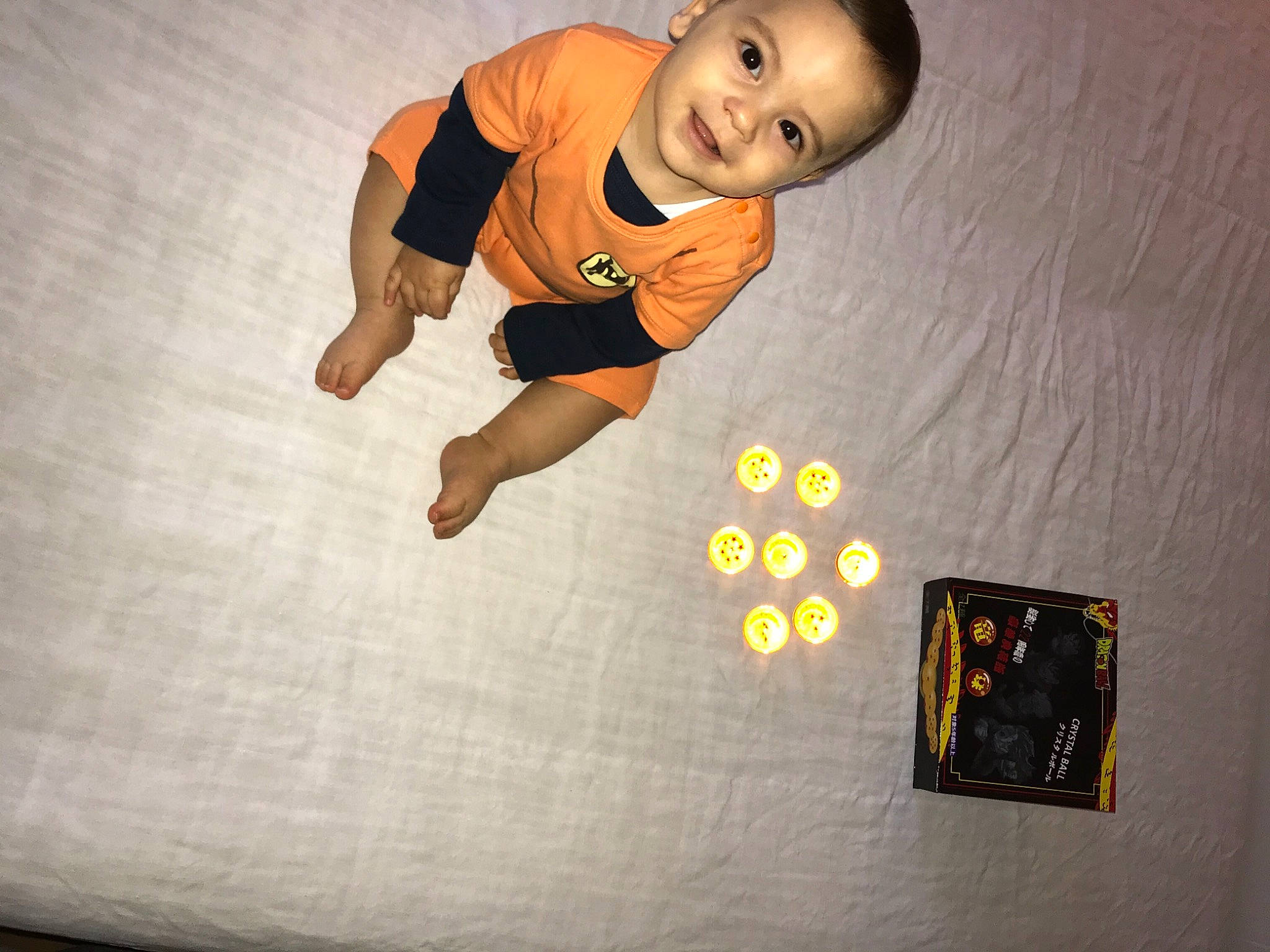 Arsène participe au concours pour gagner de l'argent avec cette photo : abdomen, ankle, baby_toddler_clothing, balance, barefoot, elbow, human_leg, joy, knee, muscle, person, stomach, toe, trunk, wrist