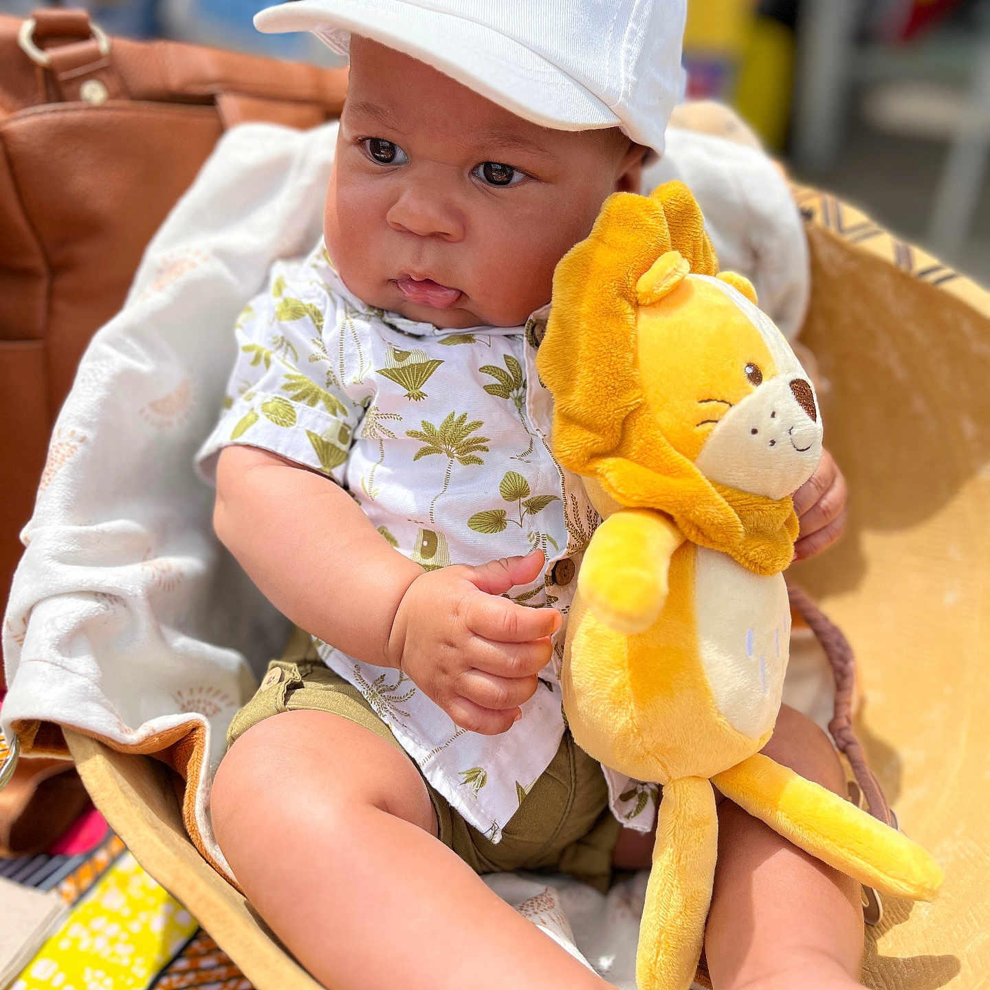 Näte participe au concours pour gagner de l'argent avec cette photo : baby, baseballcap, bodypart, bonnet, cap, clothing, couch, face, finger, furniture, hand, hat, head, person, photography, portrait, shorts, sitting, sunhat, toy