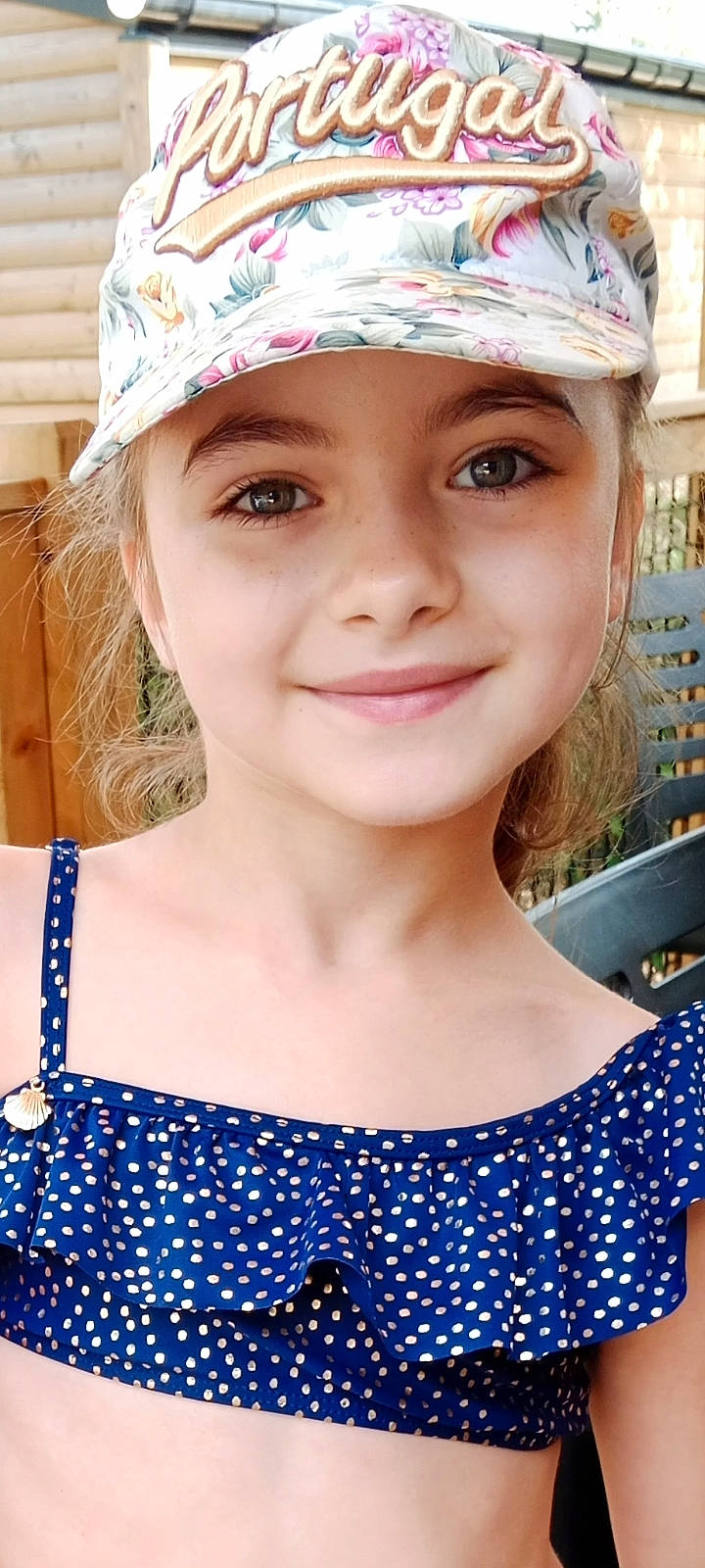 Candice a rejoint le concours — aidez-le/la à gagner de superbes lots ! blue, cap, chin, clothing, day_dress, eyelash, face, facial_expression, hairstyle, happy, hat, headgear, headwear, joy, lip, organ, people, person, pink, skin