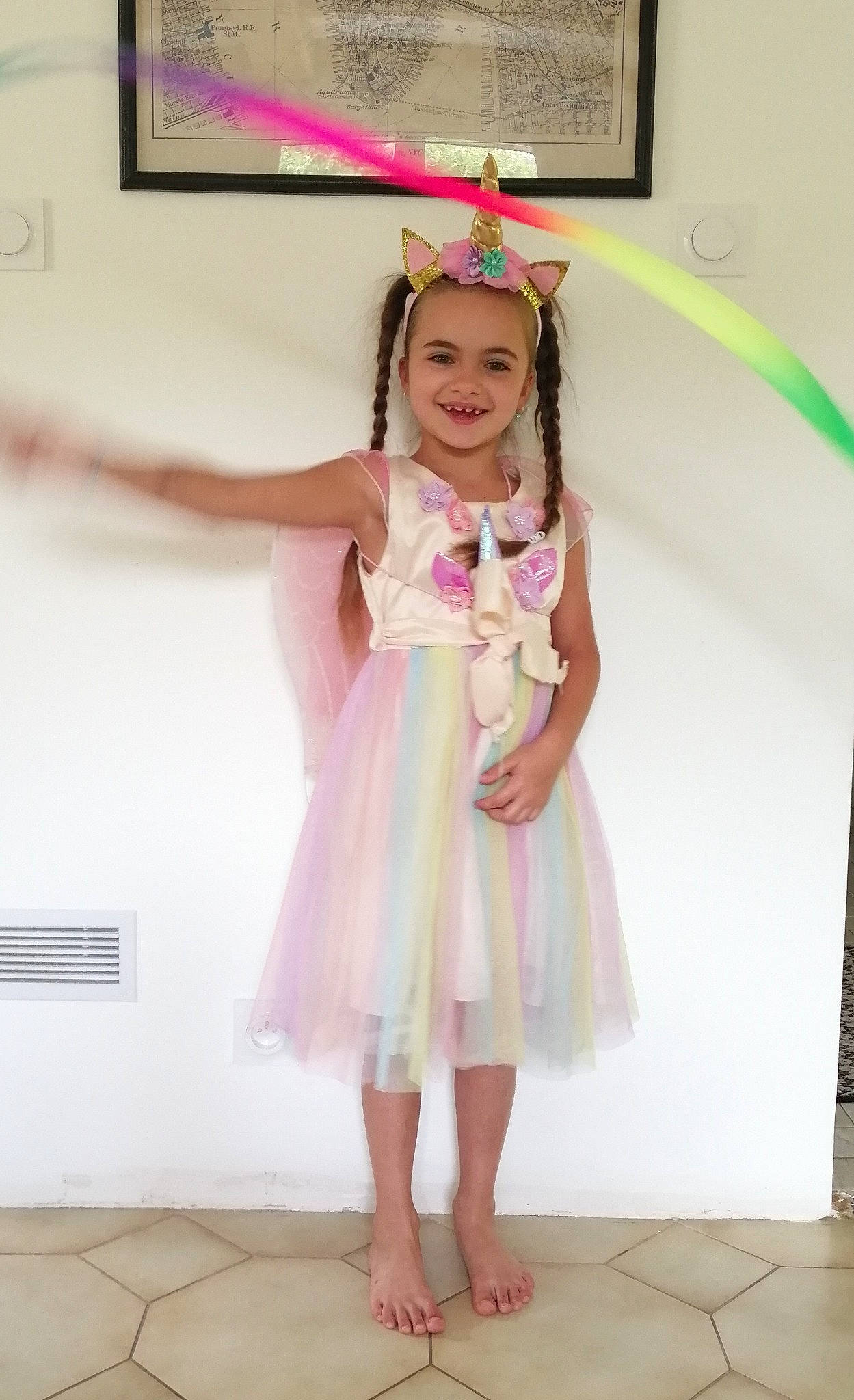 Candice participe au concours pour gagner de l'argent avec cette photo : child, day_dress, dress, event, fashion_accessory, fashion_design, flooring, fun, hairstyle, happy, joy, magenta, one_piece_garment, peach, person, picture_frame, pink, purple, room, sleeve