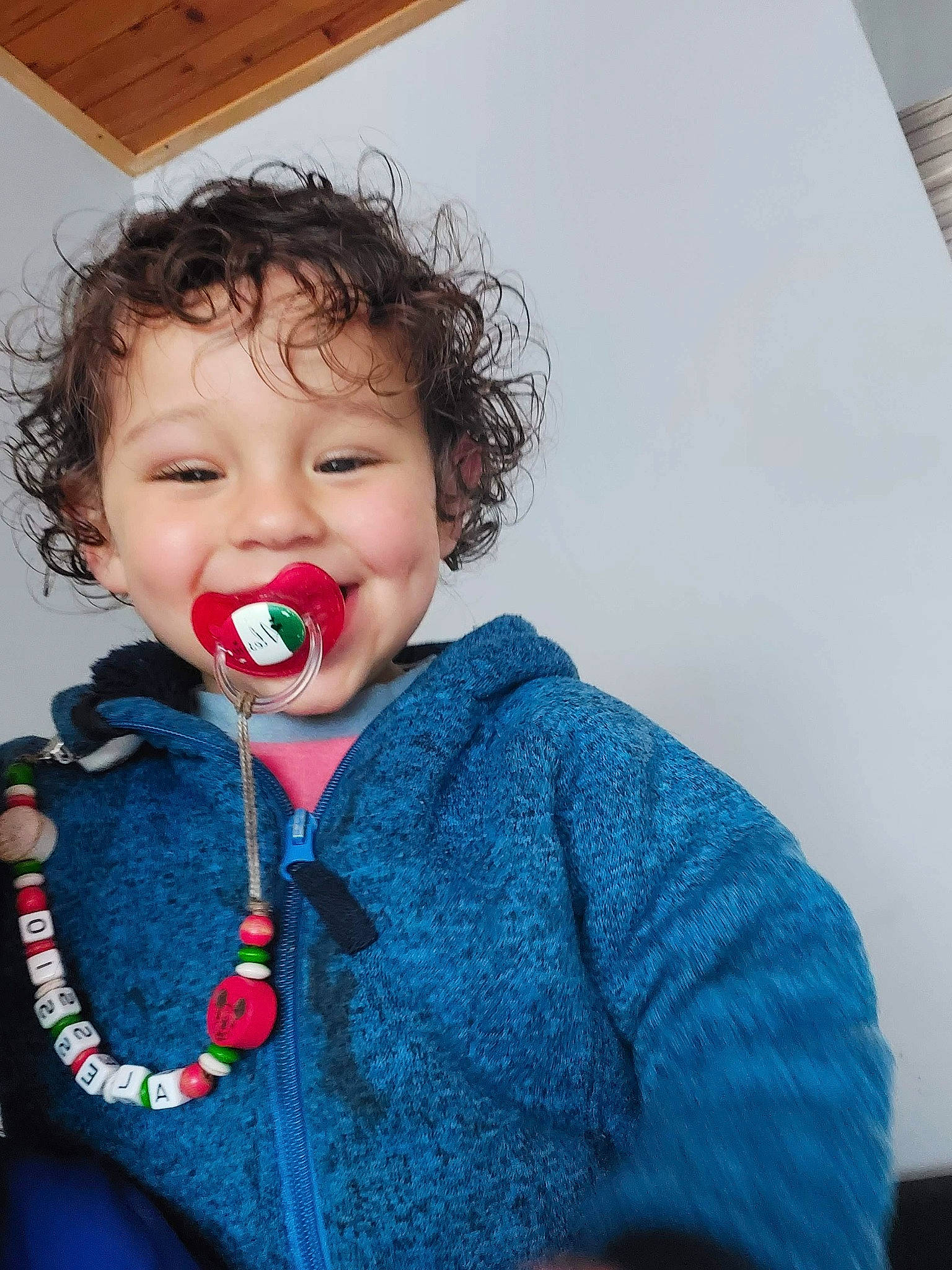 Alessio a rejoint le concours — aidez-le/la à gagner de superbes lots ! baby_toddler_clothing, cheek, child, chin, electric_blue, eye, fun, fur, happy, iris, jacket, lip, mouth, nose, outerwear, pattern, person, plant, sleeve, toddler