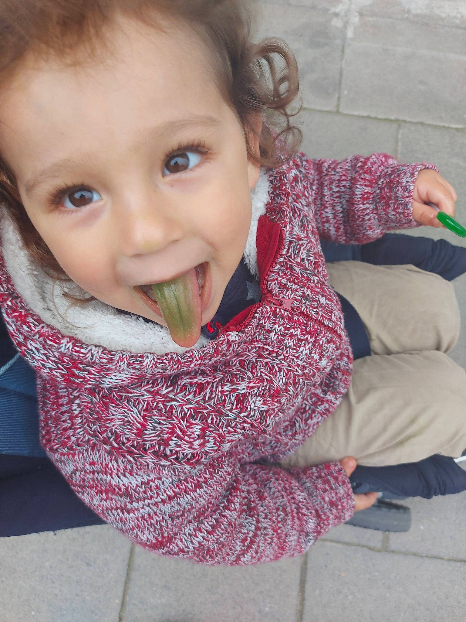 Alessio participe au concours pour gagner de l'argent avec cette photo : cheek, child, chin, clothing, eyelash, facial_expression, finger, fun, happy, human_body, iris, jaw, lip, mouth, neck, nose, pattern, person, skin, smile