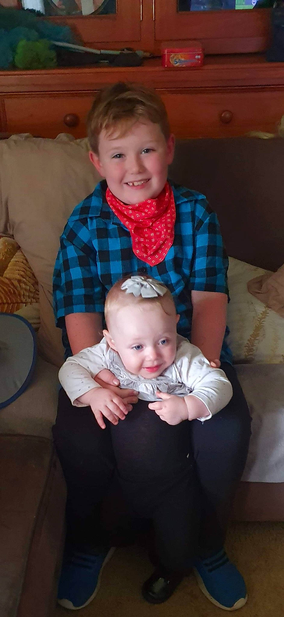 Summer is registered to the contest to win money with this photo: baby, cheek, child, iris, joy, person, sibling, sitting, skin, smile, toddler