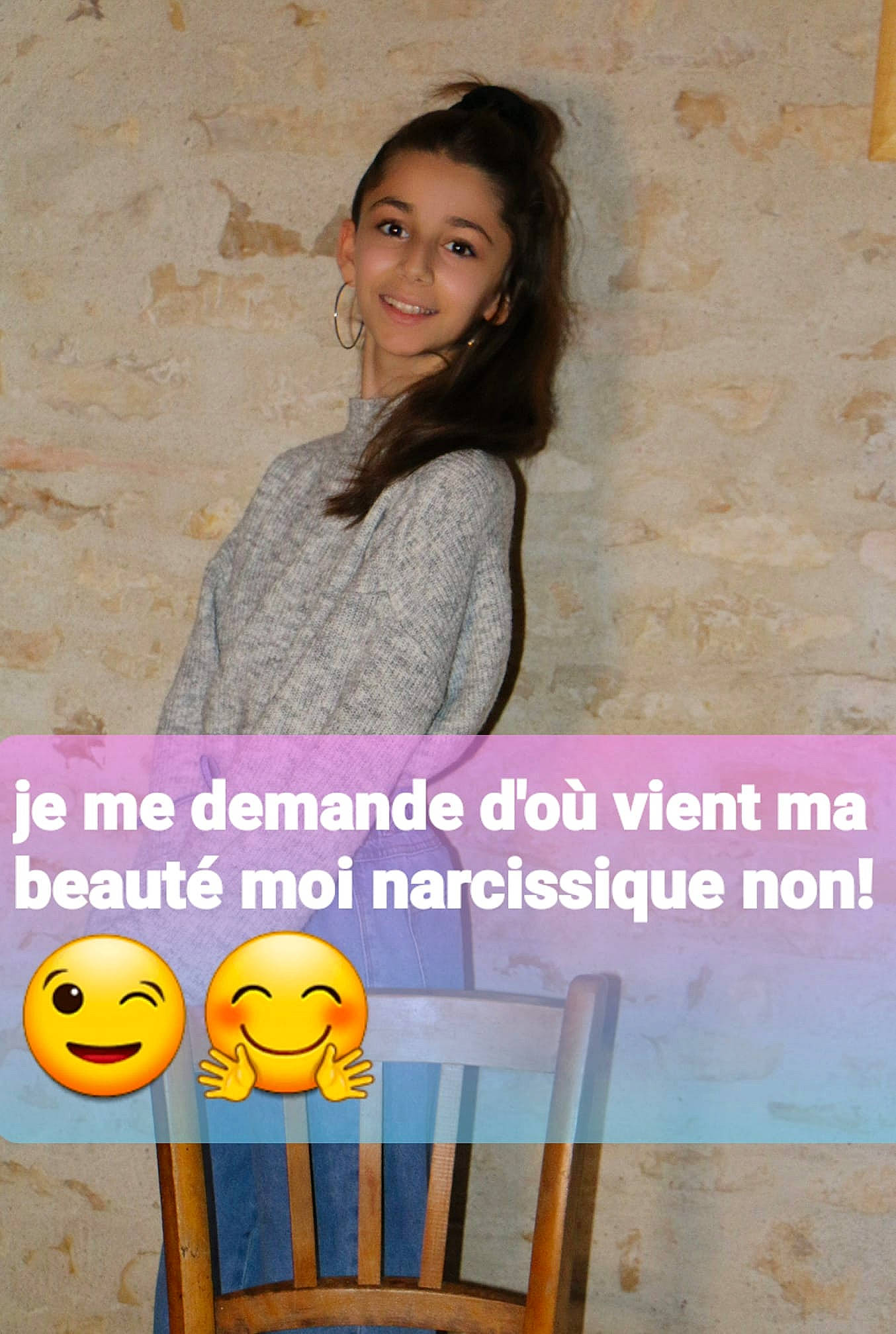 Alison a rejoint le concours — aidez-le/la à gagner de superbes lots ! design, electric_blue, fashion_design, font, formal_wear, hair, happy, joy, magenta, material_property, neck, organ, outerwear, pattern, person, product, sleeve, smile, stool, street_fashion