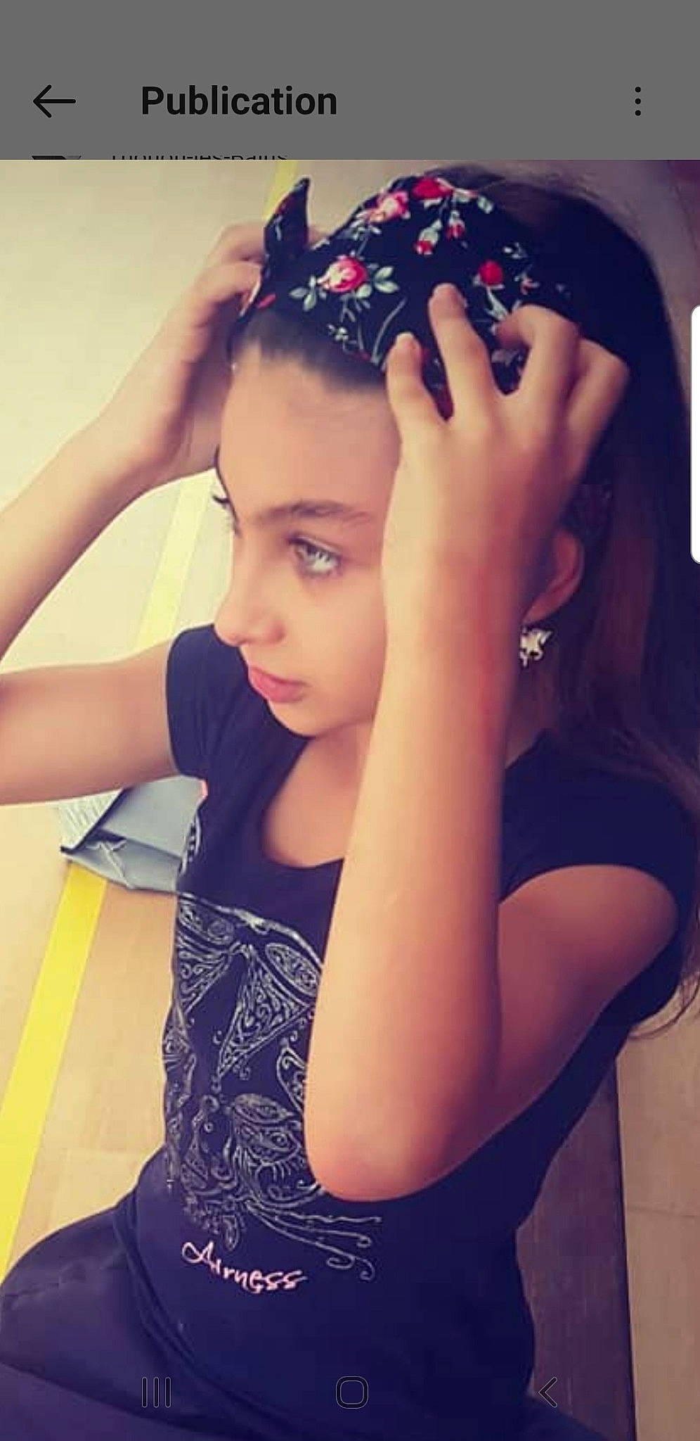 Miray a rejoint le concours — aidez-le/la à gagner de superbes lots ! arm, black_hair, cool, dress, ear, eye, eyelash, finger, flash_photography, gesture, hair, hairstyle, hand, happy, nail, neck, person, shoulder, skin, thigh