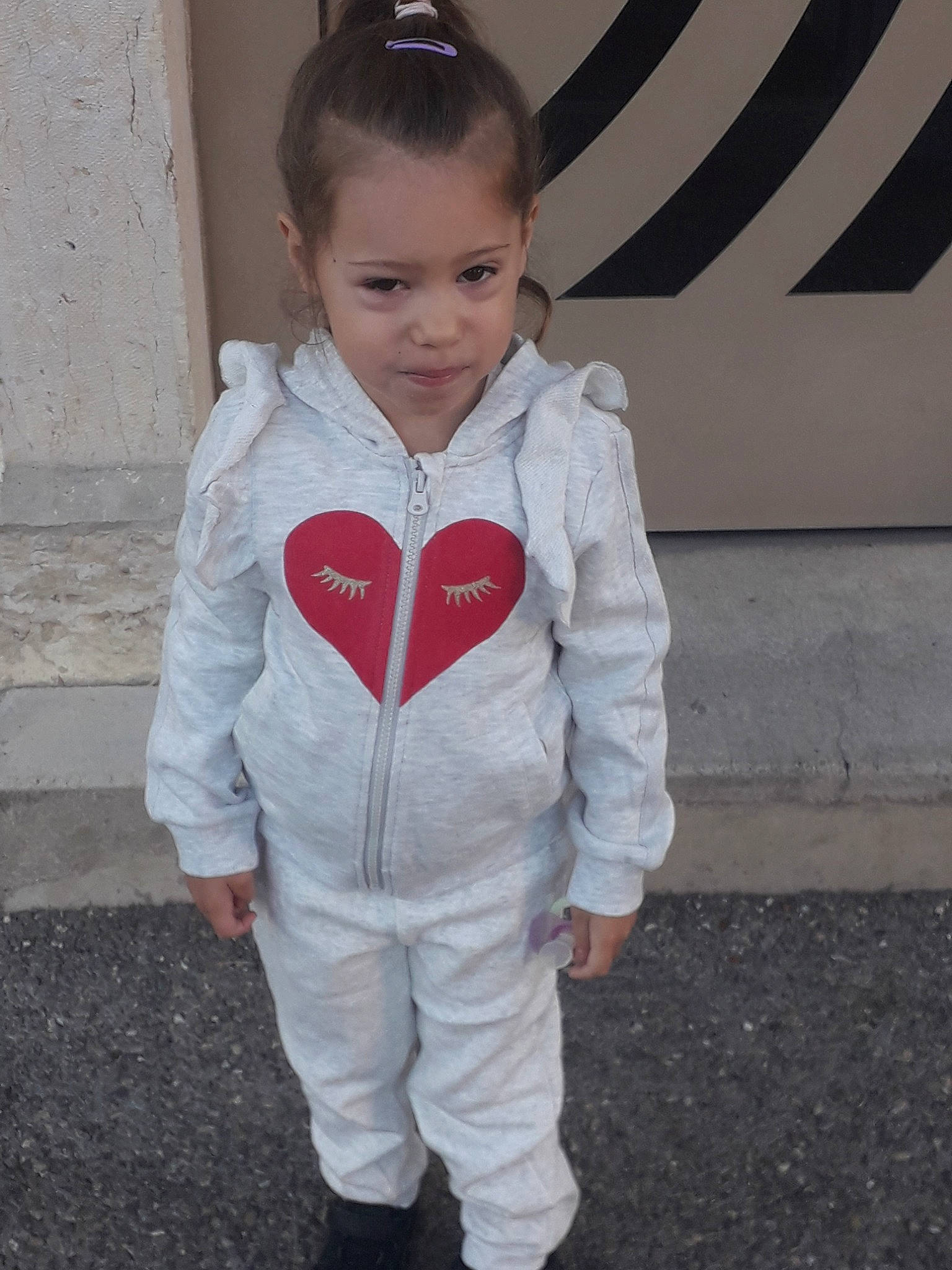 Marcia participe au concours pour gagner de l'argent avec cette photo : child, jacket, outerwear, person, sleeve, standing, suit, toddler, white